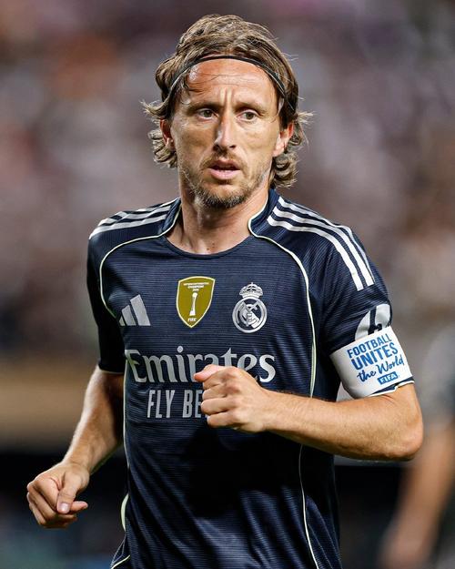 揪心一幕！圣枪哥比赛期间差点失去意识晕倒