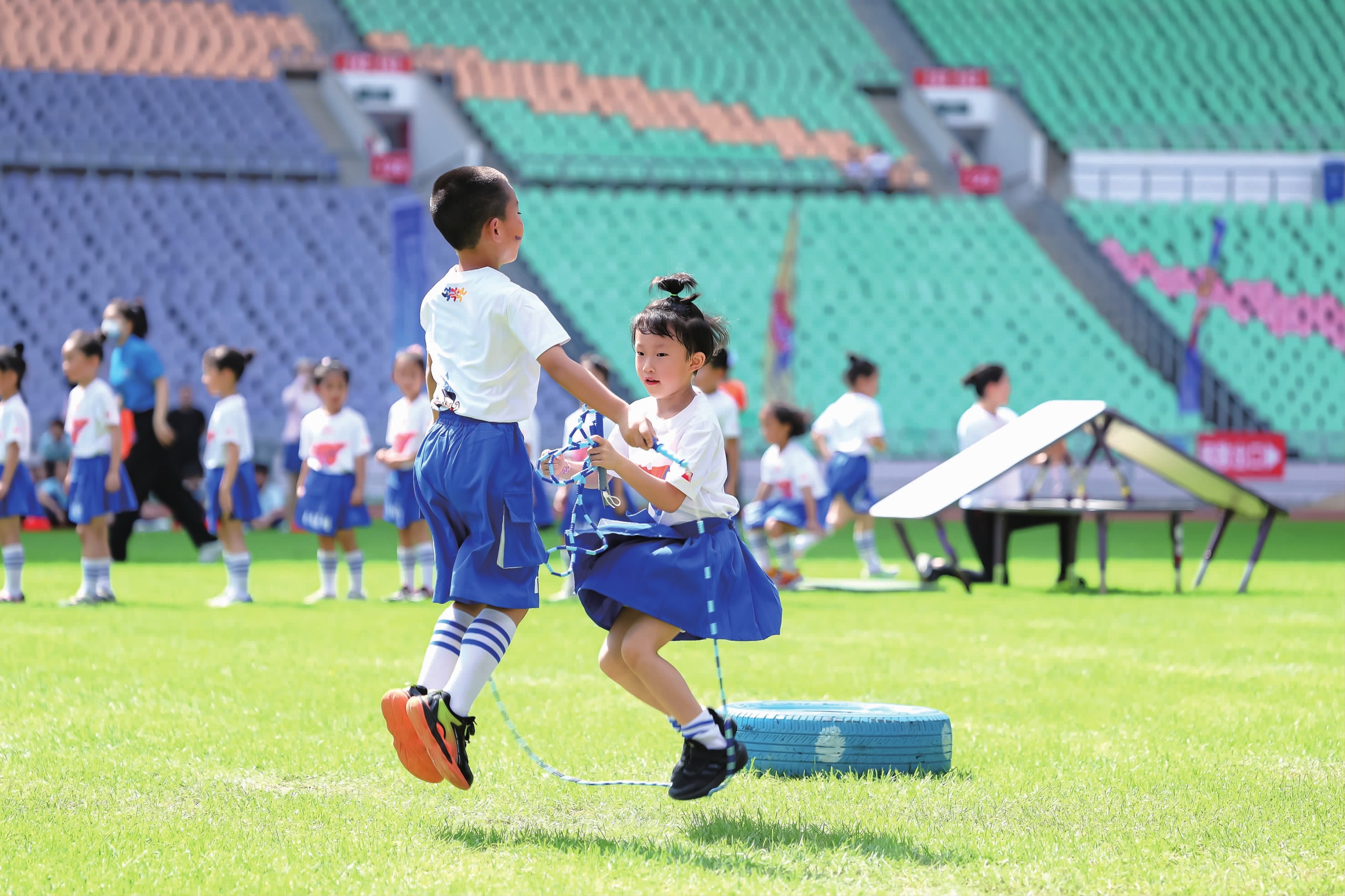 足球——德甲：多特蒙德不敌奥格斯堡