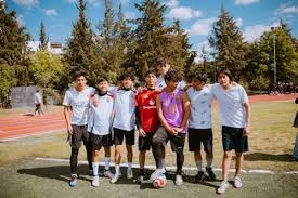 球迷齐喊梅西，C罗微笑回应：再大点声！12分钟传射+斩MVP 3场4球